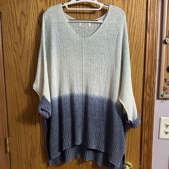 Sweaters - Oversized V-Neck Dip-Dye Sweater in Mint and Navy